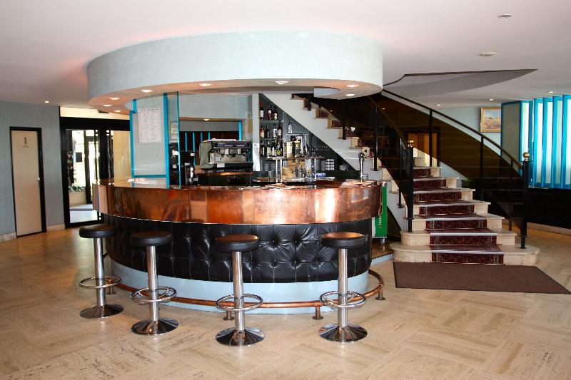 โฮเต็ล เรสเทอรองต์ เซกาลา แปล็ง เซียล Hotel Baraqueville ภายนอก รูปภาพ